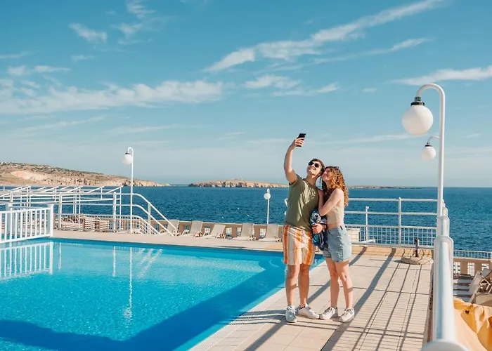 Gillieru Harbour Hotel
